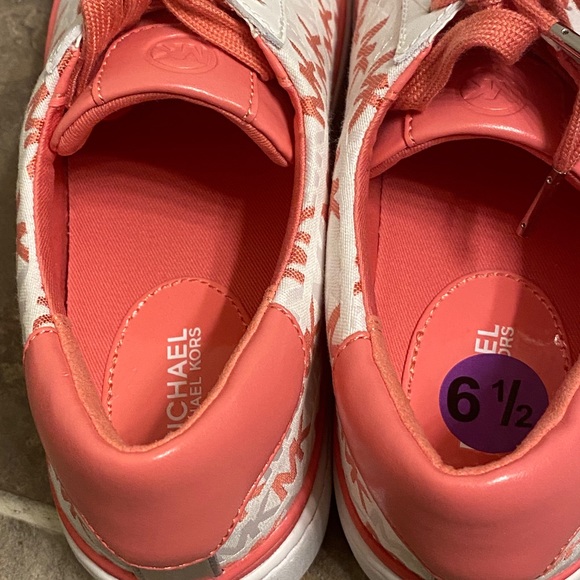 MICHAEL Michael Kors logo printed
Chapman Platform Sneakers - Picture 8 of 12